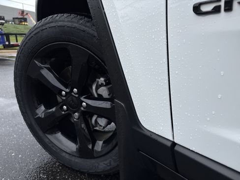 Certified 2023 Jeep Grand Cherokee Altitude AWD/4WD image 30