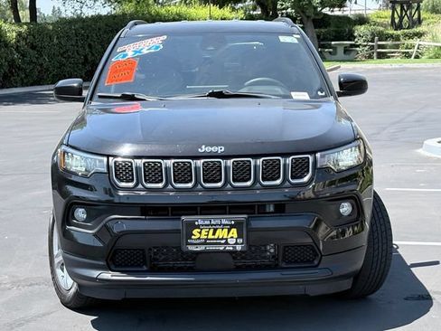 Used 2023 Jeep Compass Latitude AWD/4WD image 3
