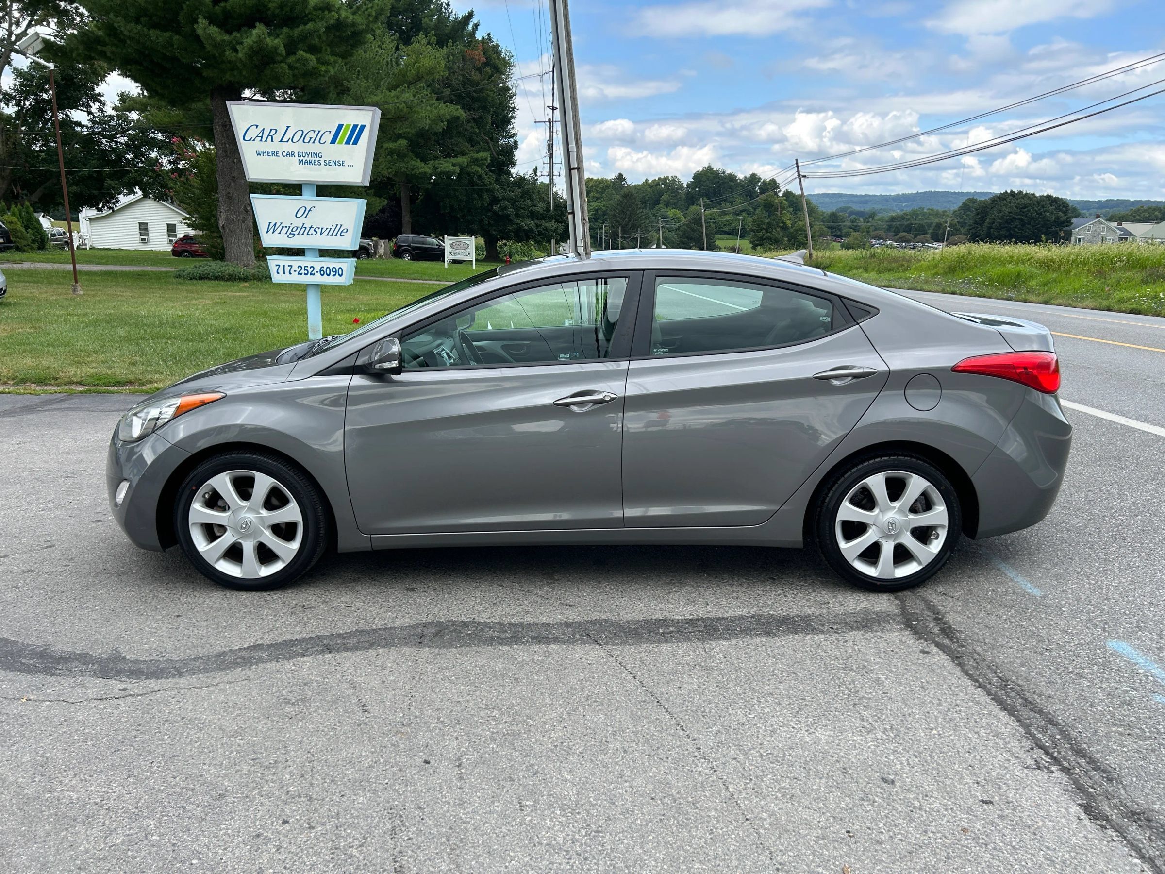 Used 2013 Hyundai Elantra Limited FWD image 9
