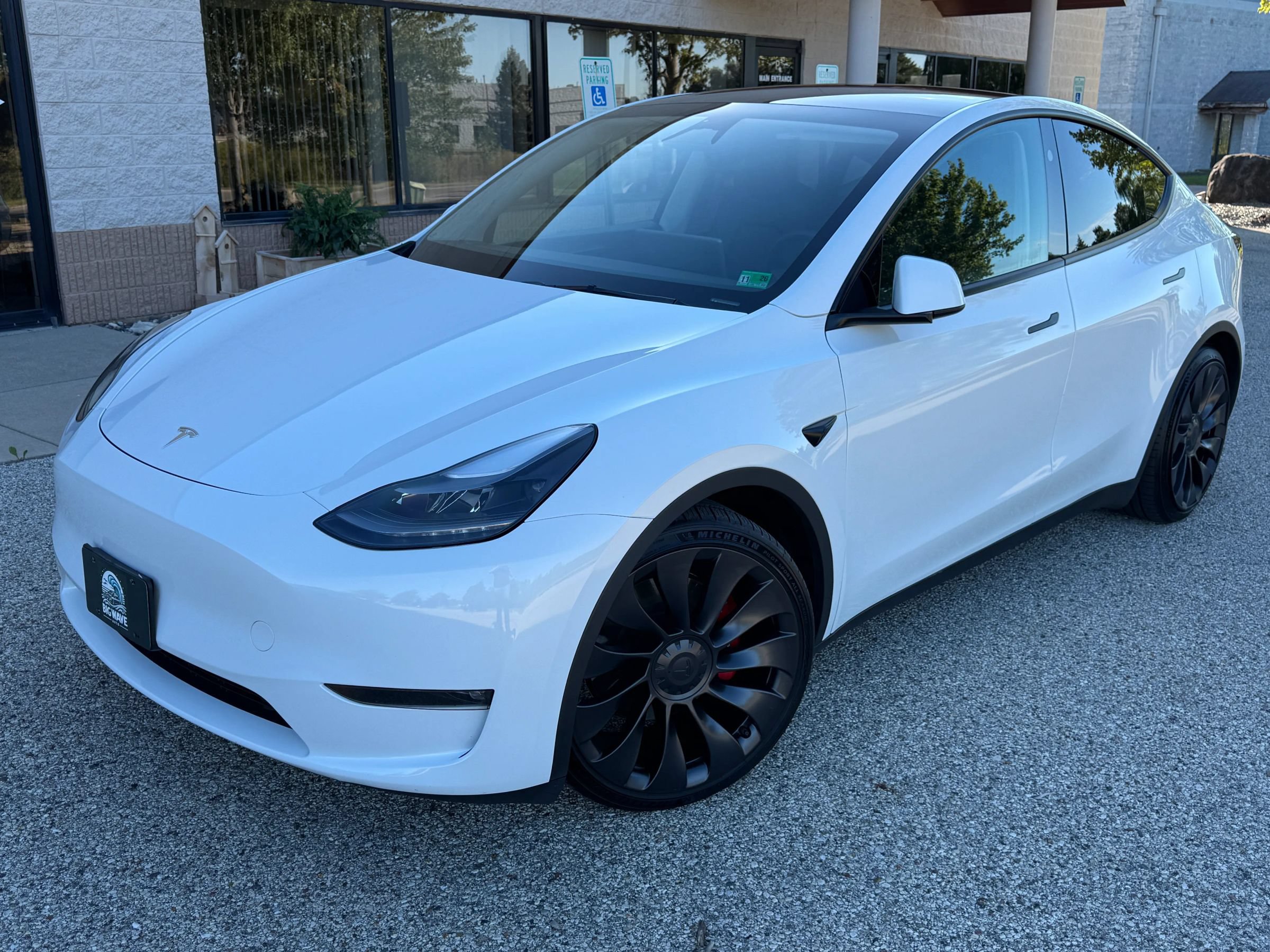 Used 2023 Tesla Model Y Performance AWD/4WD image 1
