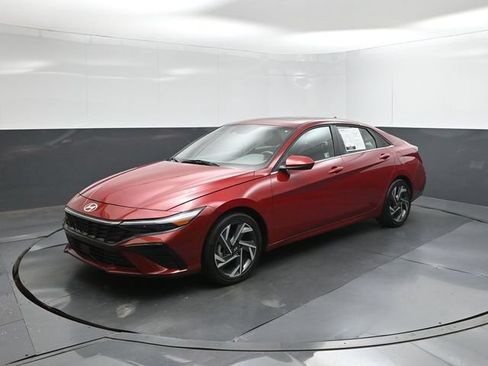 Used 2025 Hyundai Elantra SEL FWD image 1
