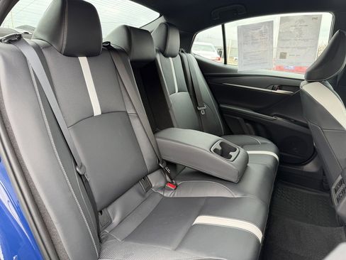 Used 2025 Toyota Camry SE AWD/4WD image 29