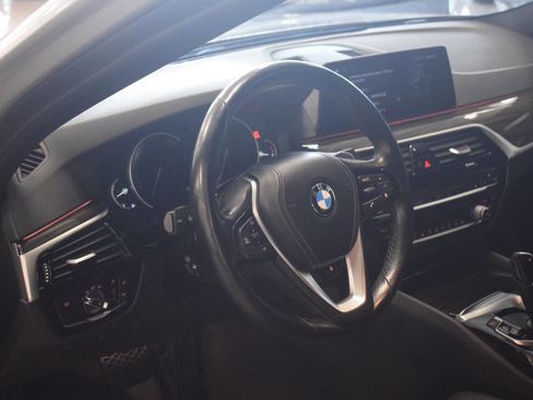 Used 2018 BMW 530i xDrive AWD/4WD image 39