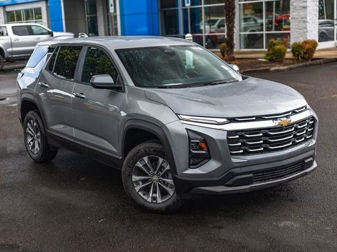 Used 2026 Chevrolet Equinox LT AWD/4WD image 2