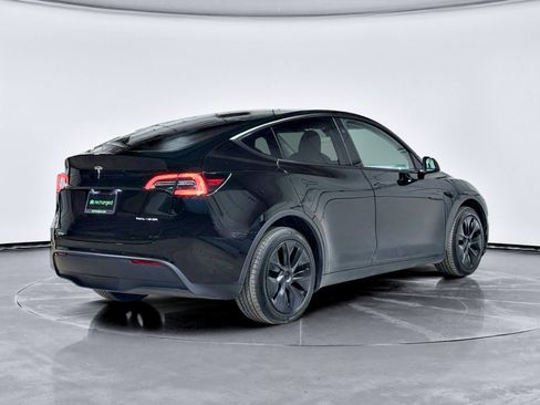 Used 2025 Tesla Model Y Long Range image 3