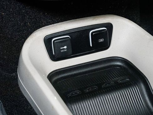 Used 2018 Chrysler Pacifica Touring-L image 19