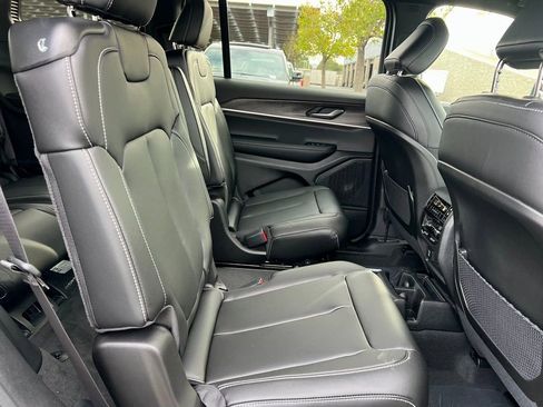 New 2025 Jeep Grand Cherokee L Limited w/ Black Appearance Package image 15