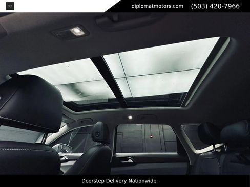 Used 2022 Volkswagen Taos SE w/ Panoramic Sunroof Package FWD image 24