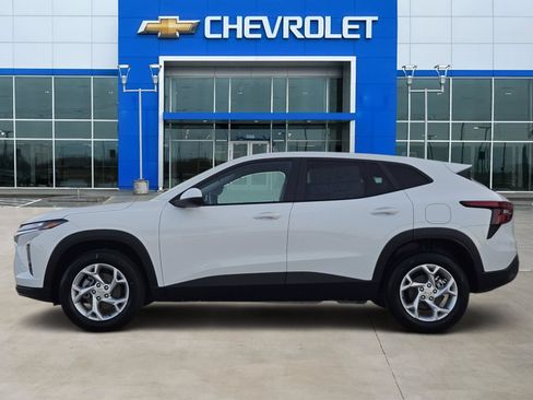 New 2026 Chevrolet Trax LS w/ LS Convenience Package FWD image 3