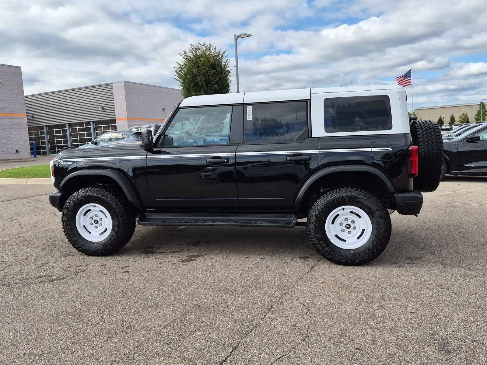 New 2026 Ford Bronco Heritage Edition AWD/4WD image 5