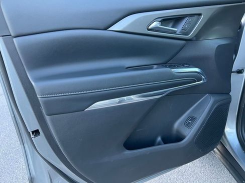 Used 2025 Chevrolet Traverse LT image 19