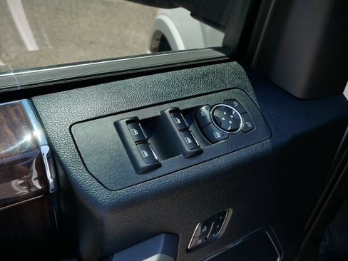 Used 2015 Ford F150 Platinum w/ Equipment Group 701A Luxury AWD/4WD image 17