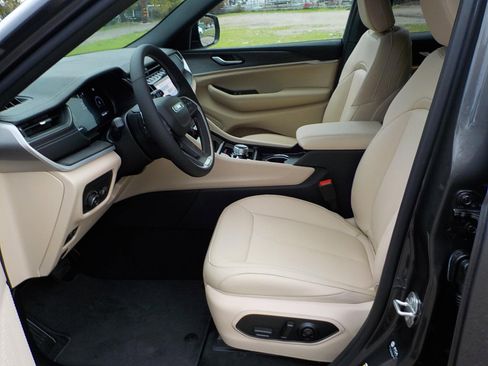 New 2025 Jeep Grand Cherokee L Limited image 23