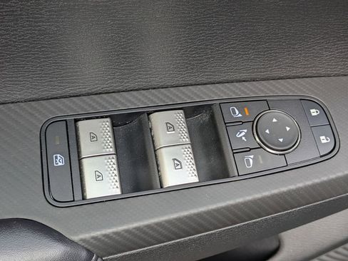 Used 2025 Mitsubishi Outlander SE image 13