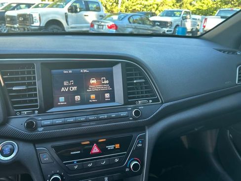 Used 2017 Hyundai Elantra Sport image 9