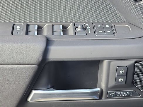 New 2026 Land Rover Defender 110 X-Dynamic SE image 28