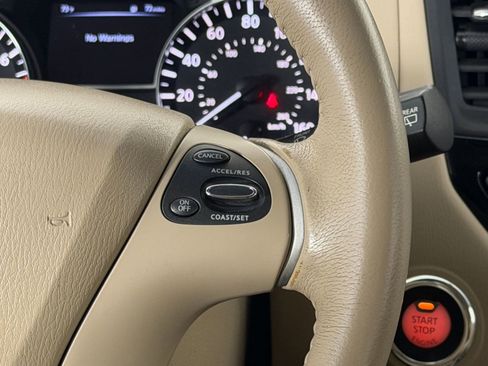 Used 2015 Nissan Pathfinder SV FWD image 16