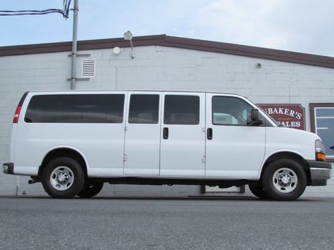 Used 2017 Chevrolet Express 3500 LT w/ LT Preferred Equipment Group RWD image 10