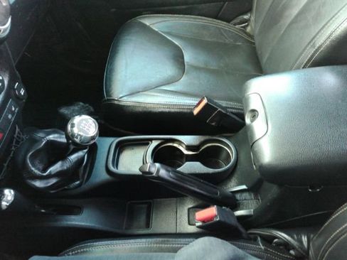 Used 2016 Jeep Wrangler Rubicon w/ Power Convenience Group image 25