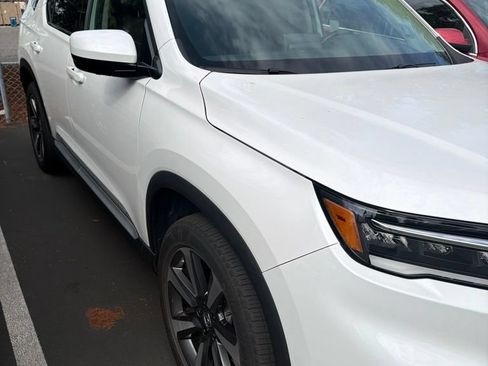 Used 2024 Honda Pilot Elite image 3