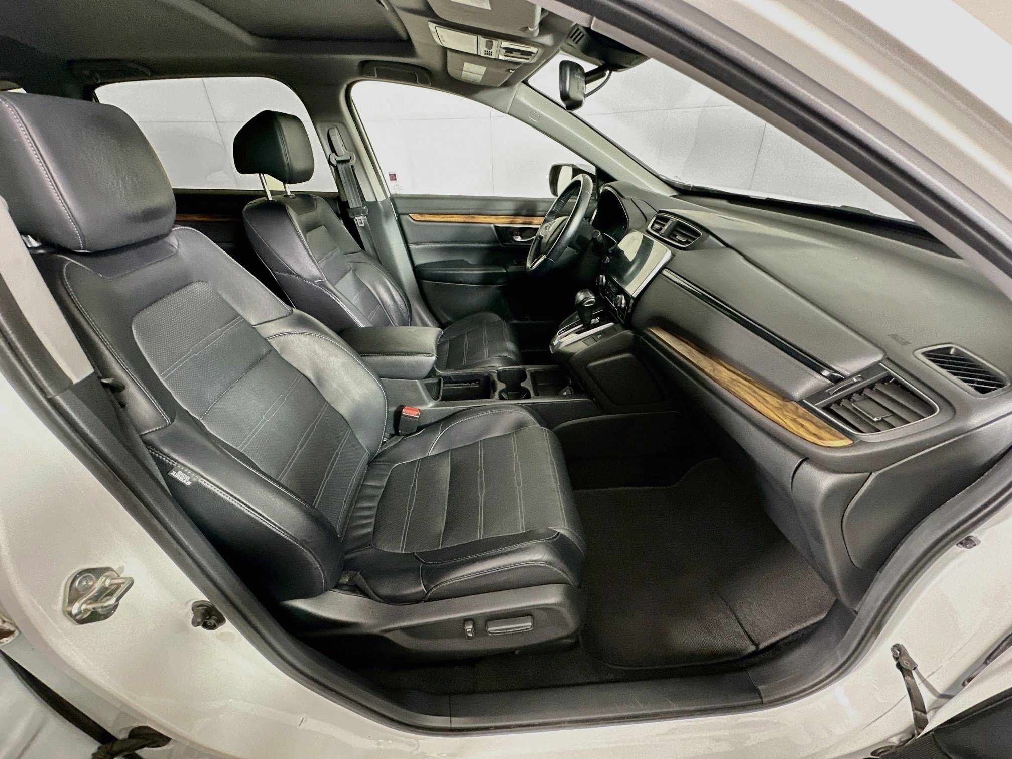 Used 2018 Honda CR-V Touring image 32
