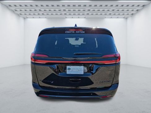 New 2026 Chrysler Pacifica Limited w/ S Appearance Package image 5