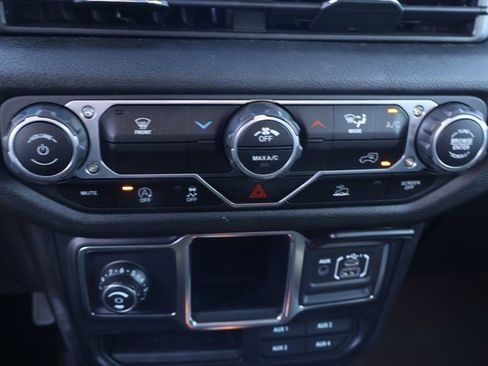 Used 2024 Jeep Gladiator Sport image 27