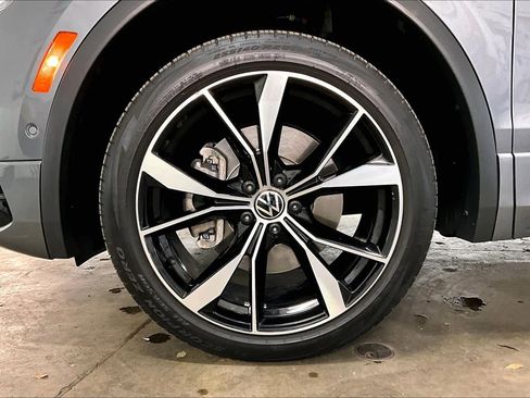 Used 2024 Volkswagen Tiguan SEL R-Line image 11