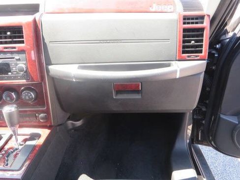 Used 2012 Jeep Liberty Sport image 27