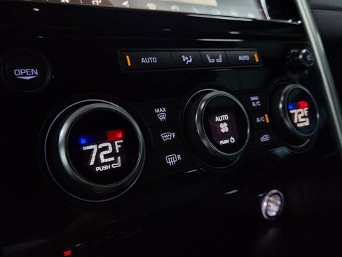 Used 2018 Land Rover Discovery HSE image 35