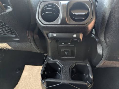 Used 2025 Jeep Wrangler Unlimited Rubicon AWD/4WD image 20