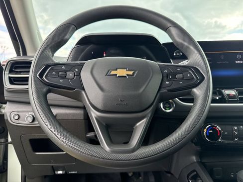 Used 2025 Chevrolet TrailBlazer LT AWD/4WD image 23