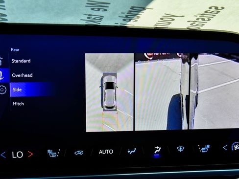 Used 2025 Chevrolet Equinox EV LT FWD image 21