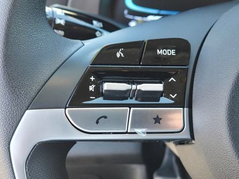 Used 2026 Hyundai Elantra SE FWD image 18