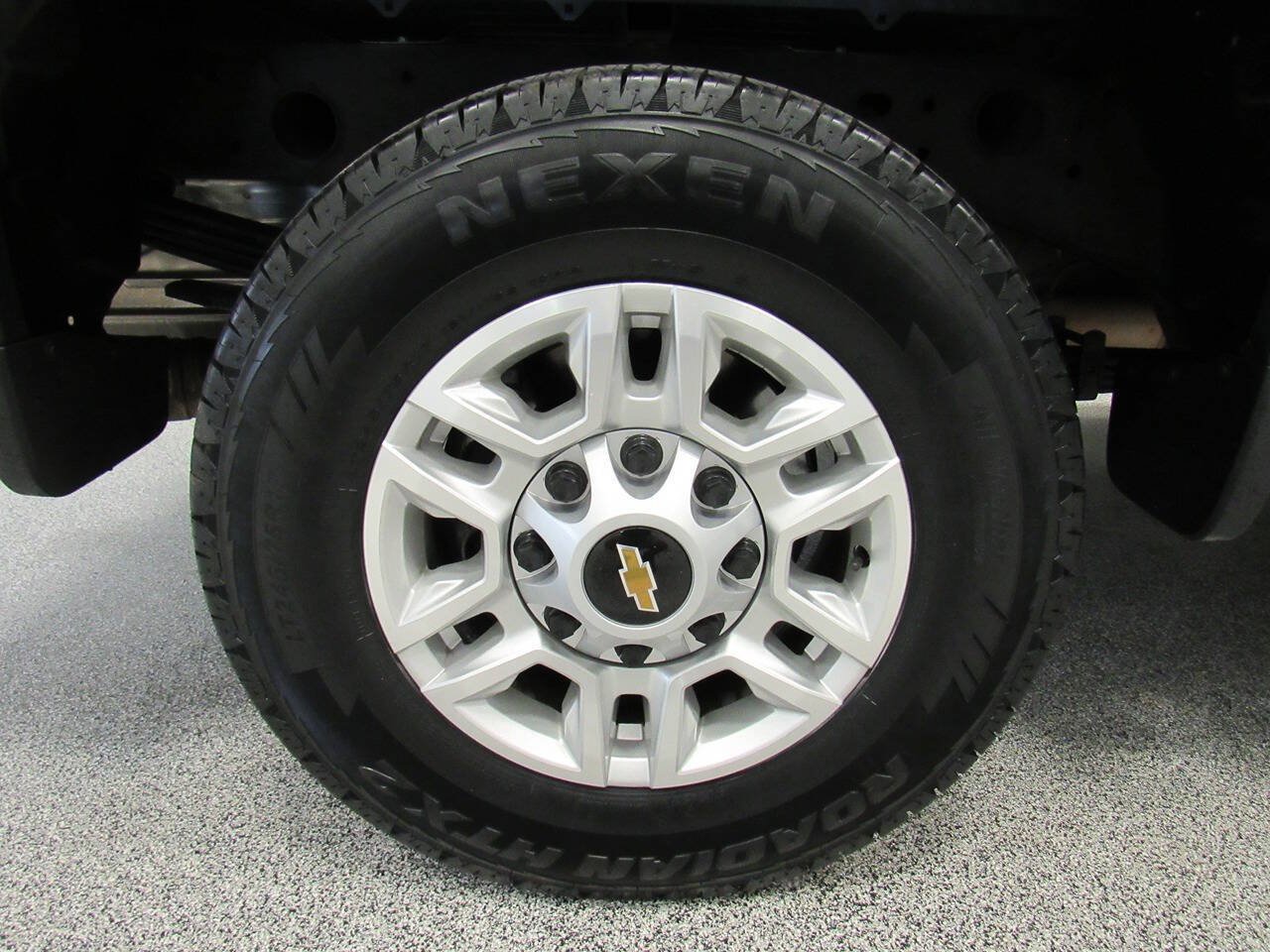 Used 2025 Chevrolet Silverado 2500 LT w/ Convenience Package AWD/4WD image 14