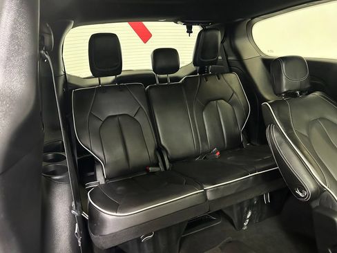 Used 2026 Chrysler Pacifica Limited FWD image 11