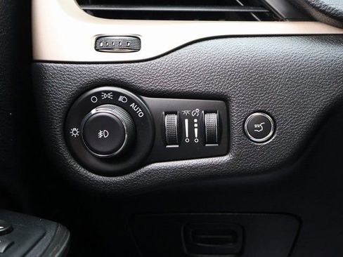 Used 2017 Jeep Cherokee 75th Anniversary image 40