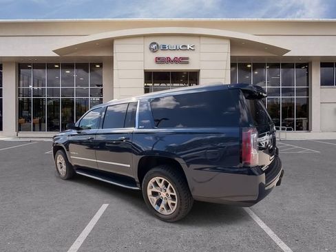 Certified 2020 GMC Yukon XL SLT w/ HD Trailering Package RWD image 10