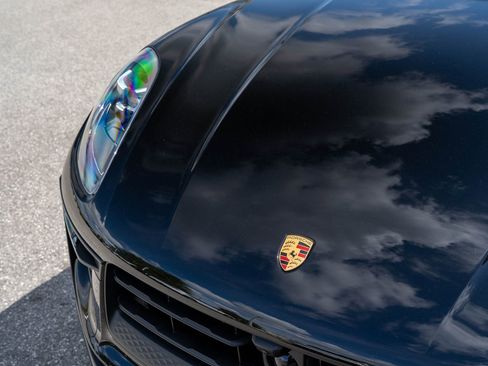 Certified 2026 Porsche Macan image 18