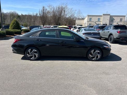 New 2026 Hyundai Elantra Limited image 8