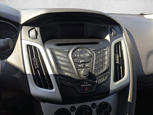 Used 2014 Ford Focus SE w/ SE Sport Package FWD image 9