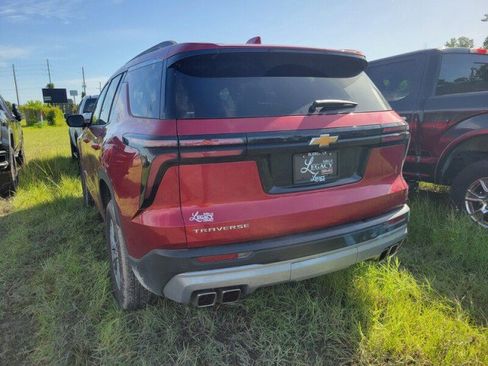 Used 2025 Chevrolet Traverse LT w/ Driver Confidence Package FWD image 5