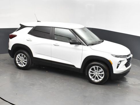 Used 2025 Chevrolet TrailBlazer LS w/ LS Convenience Package FWD image 1