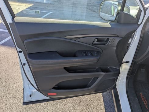 Used 2025 Honda Passport TrailSport image 14