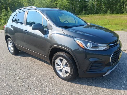Used 2017 Chevrolet Trax LT AWD/4WD image 3
