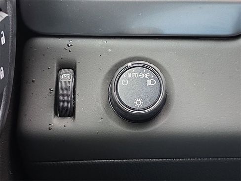 Used 2019 Chevrolet Suburban LT image 31