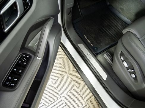 Used 2021 Porsche Cayenne Coupe image 8