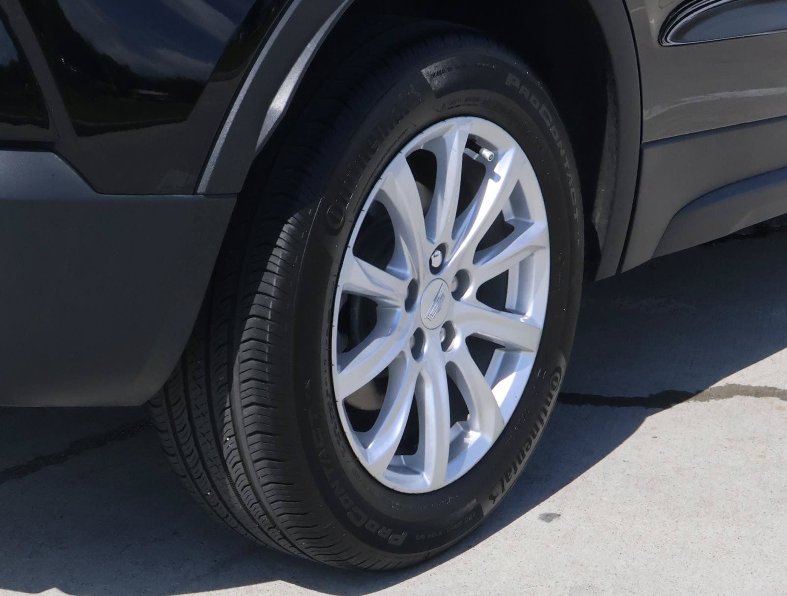 Used 2023 Cadillac XT4 Luxury w/ Cold Weather Package FWD image 12