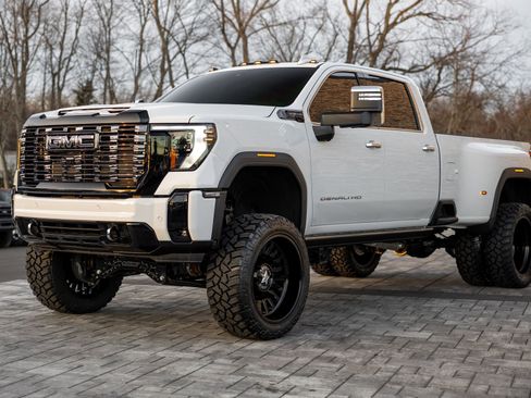 Used 2026 GMC Sierra 3500 Denali Ultimate image 6