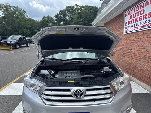 Used 2012 Toyota Highlander Limited w/ Tow Pkg AWD/4WD image 37